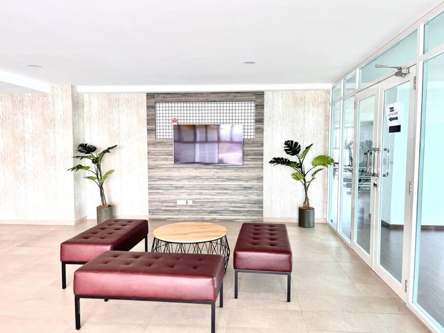 Urban Home-Swimming Pool-City Center Malacca Extérieur photo