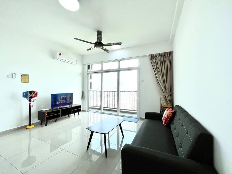Urban Home-Swimming Pool-City Center Malacca Extérieur photo