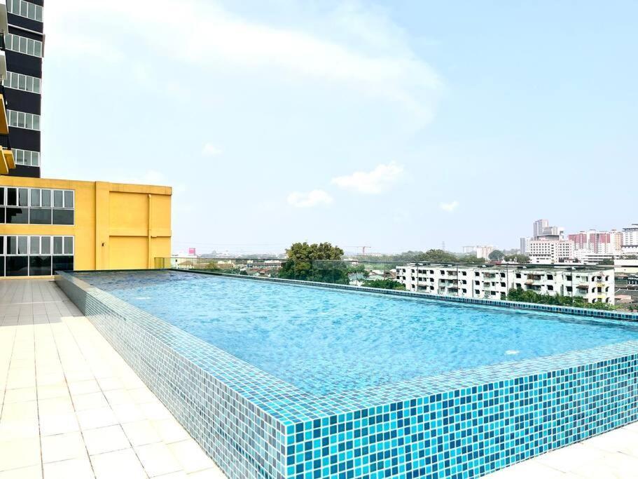 Urban Home-Swimming Pool-City Center Malacca Extérieur photo