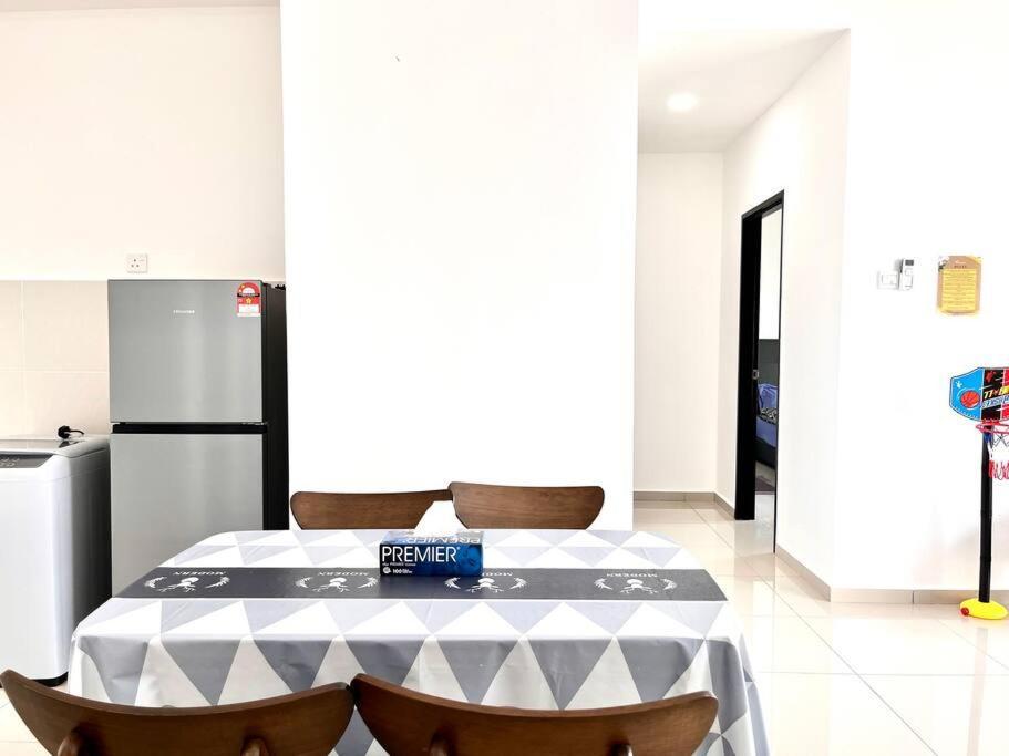 Urban Home-Swimming Pool-City Center Malacca Extérieur photo
