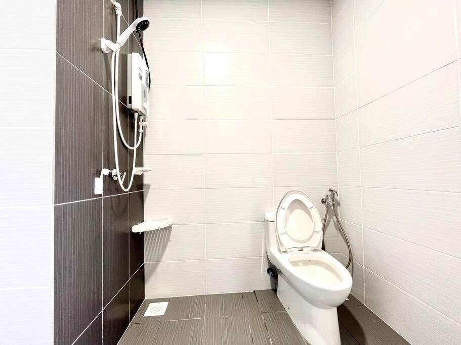 Urban Home-Swimming Pool-City Center Malacca Extérieur photo