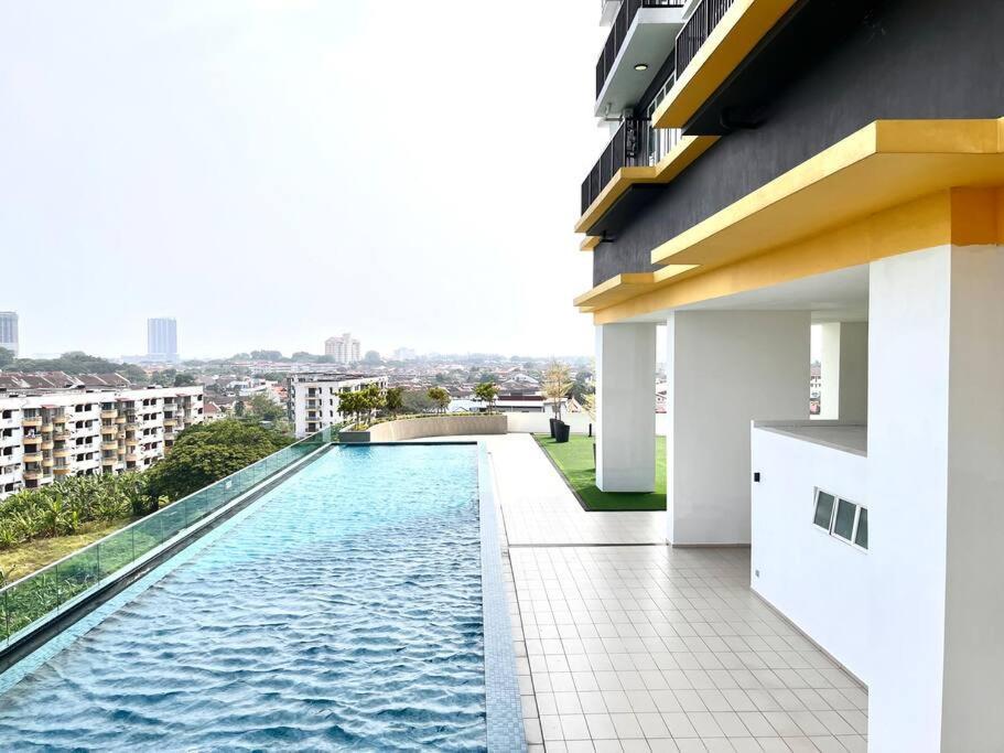 Urban Home-Swimming Pool-City Center Malacca Extérieur photo