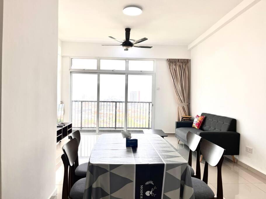 Urban Home-Swimming Pool-City Center Malacca Extérieur photo