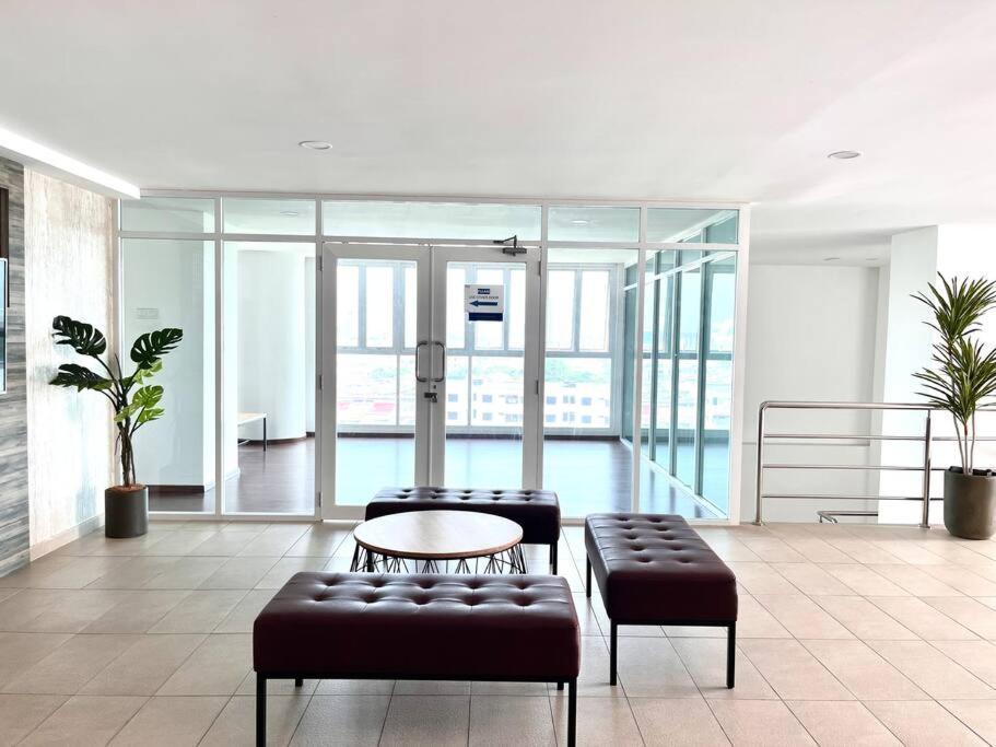 Urban Home-Swimming Pool-City Center Malacca Extérieur photo