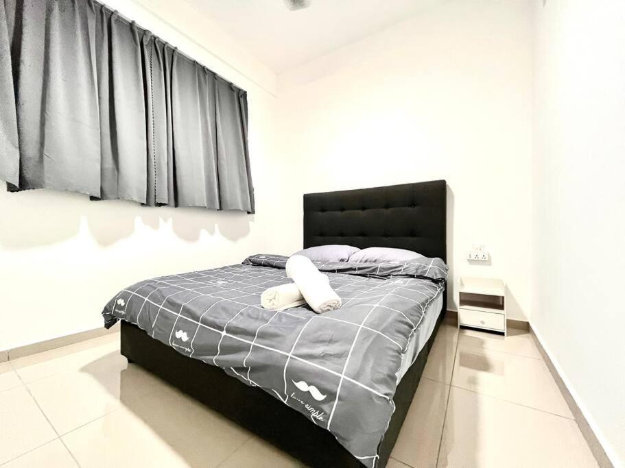 Urban Home-Swimming Pool-City Center Malacca Extérieur photo