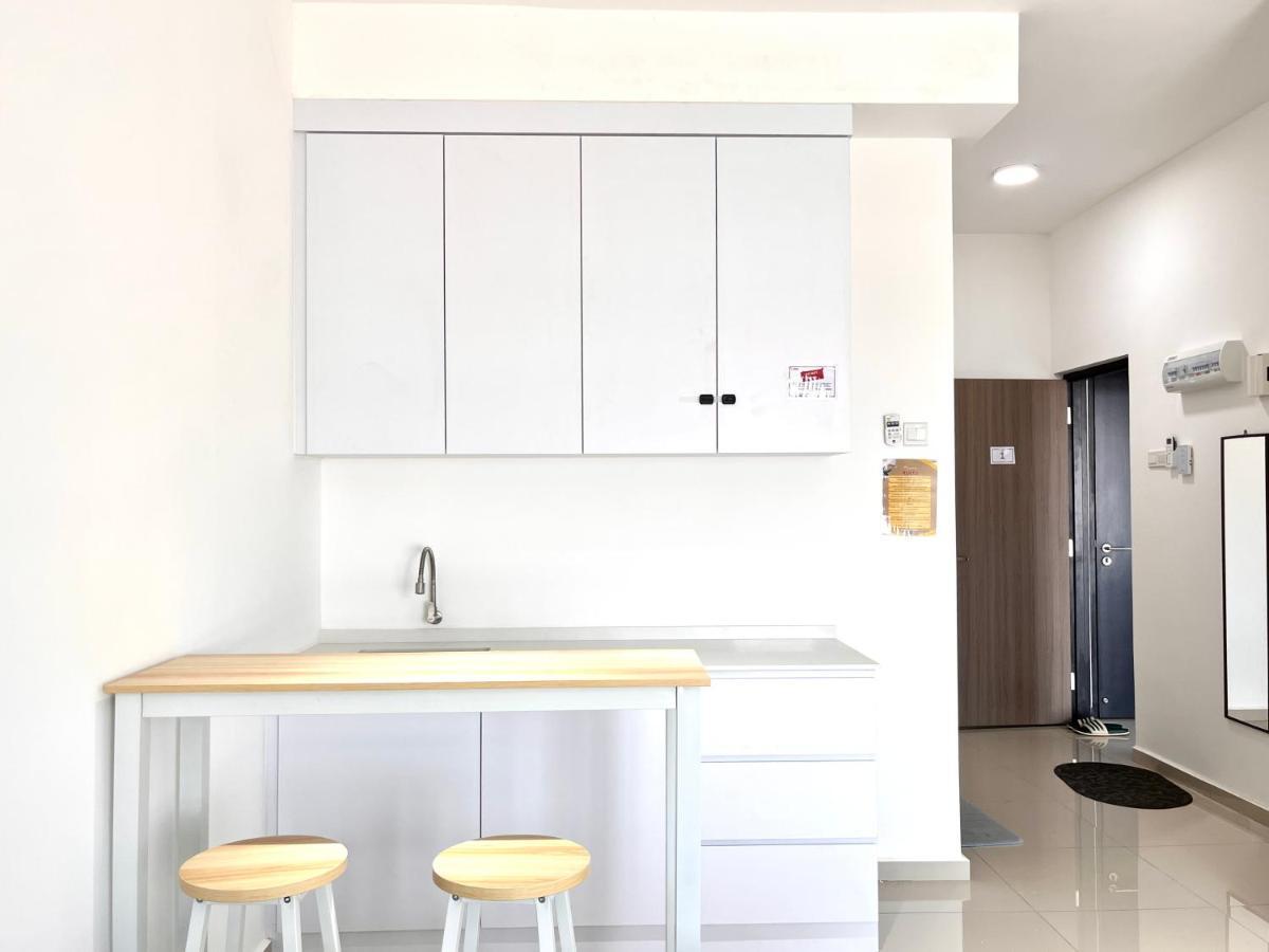 Urban Home-Swimming Pool-City Center Malacca Extérieur photo