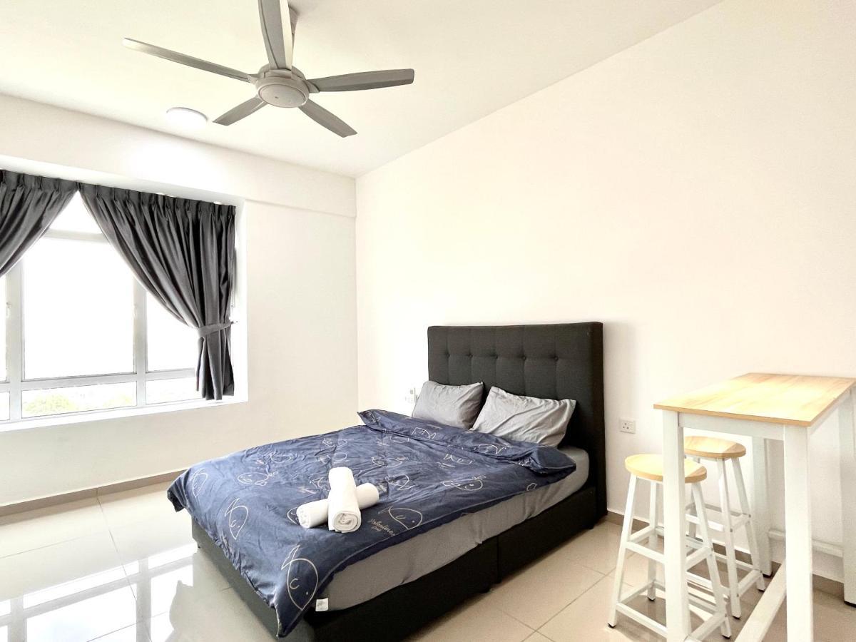 Urban Home-Swimming Pool-City Center Malacca Extérieur photo