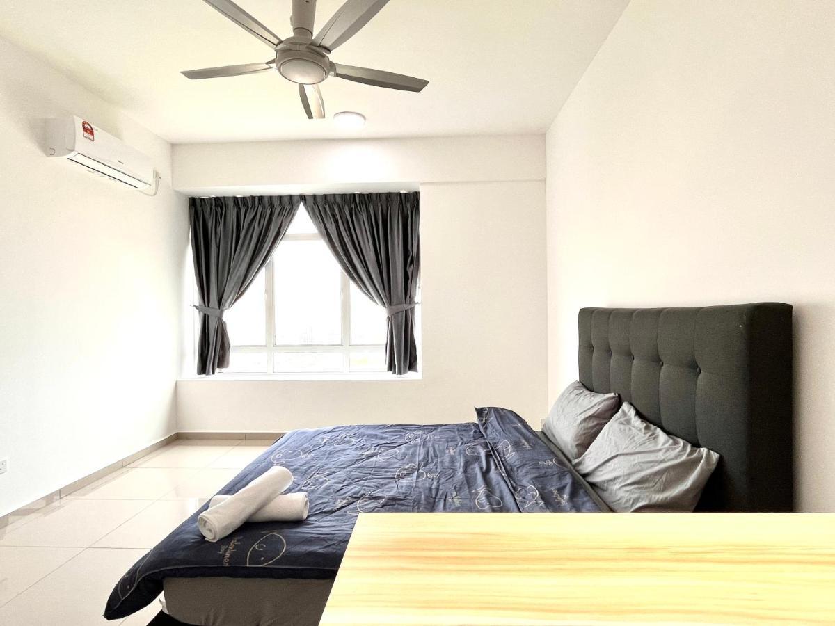 Urban Home-Swimming Pool-City Center Malacca Extérieur photo
