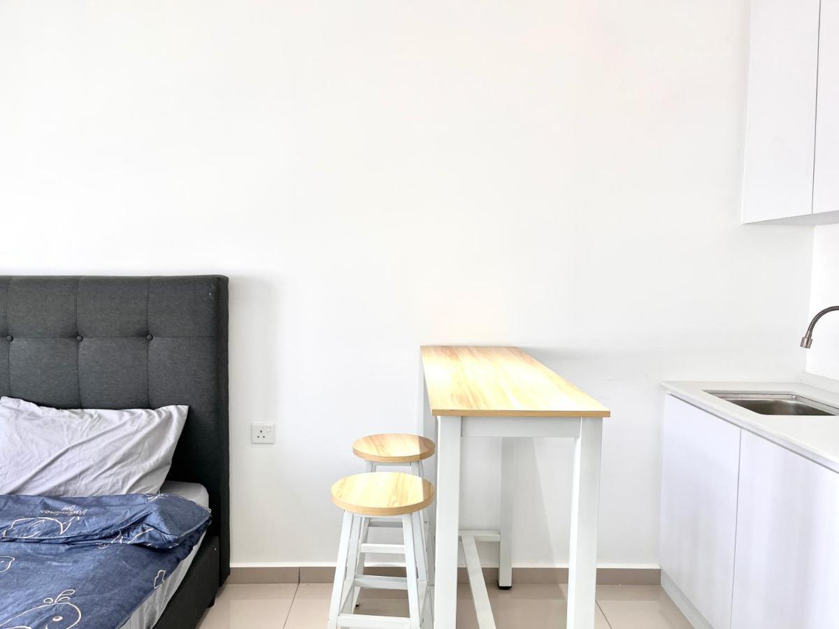 Urban Home-Swimming Pool-City Center Malacca Extérieur photo
